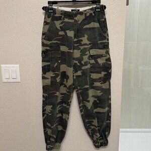 Fashionova Camo Cargo Jogger Pants with adjustable wasit size XS/S.